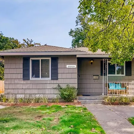 Smart Eclectic Art House Near Uc Davis Med Center Villa Sacramento Exterior photo