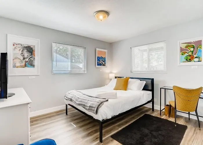Smart Eclectic Art House Near Uc Davis Med Center