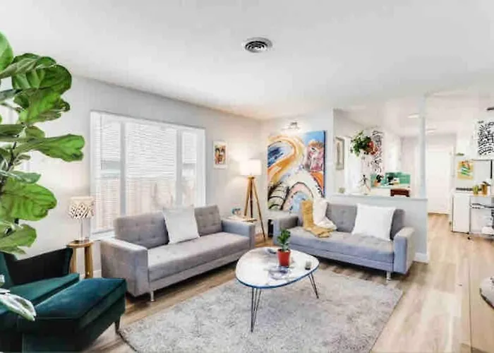 Smart Eclectic Art House Near Uc Davis Med Center